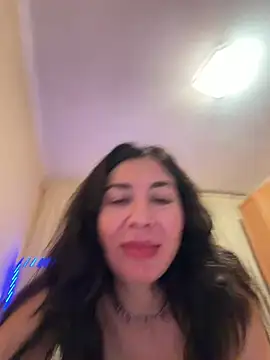 חדר צ'אט בשידור חי של InnocentDevil_