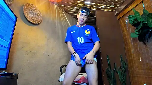 Seks show uživo modela AxelStong na kameri