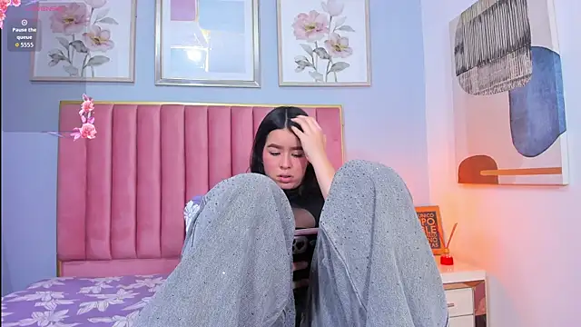 SofiiBuitrago's Live Chat Room