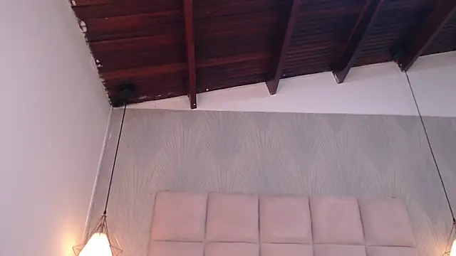 CandyBrunette Adlı Modelin Canlı Sohbet Odası