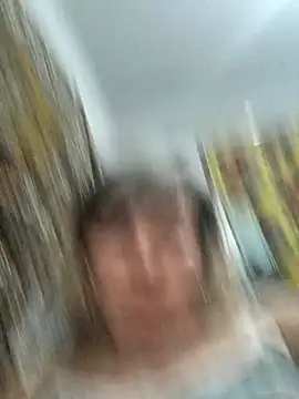 חדר צ'אט בשידור חי של BellaBlum777