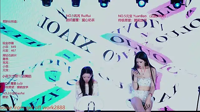 הופעת וובקאם של GIVENCHY-001