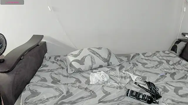 whoreswq Live chatroom