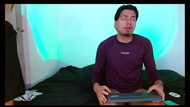 Duolatinhot69's Webcam Show