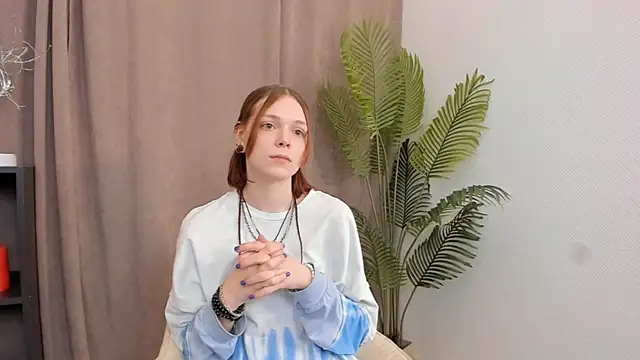 YaelHoughtling's Live Chat Room