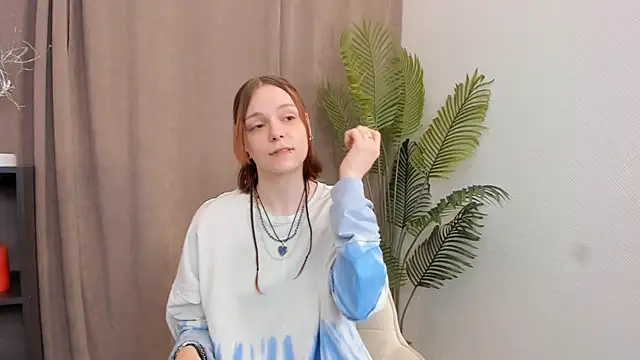 YaelHoughtling's Live Chat Room