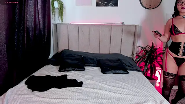 Mila_shay_'s Live Chat Room