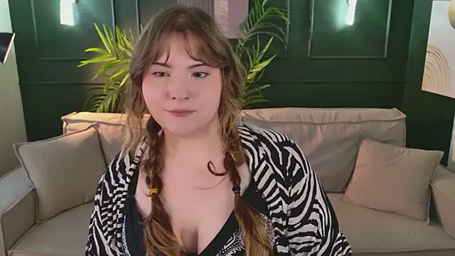 LilyElwes' Live Sex Cam Show