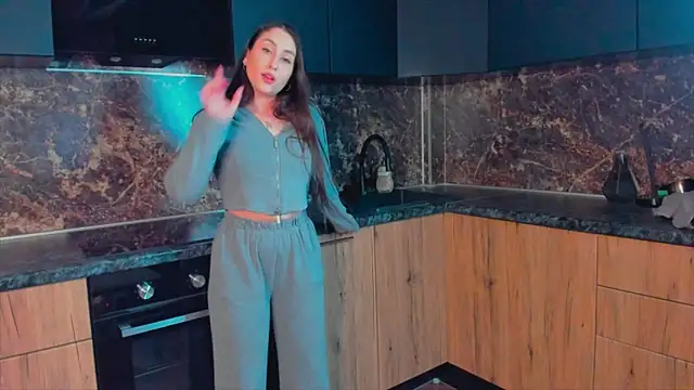 חדר צ'אט בשידור חי של Elyra_Noir