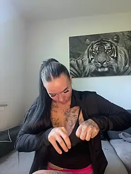 loveezoe élő chatszobája