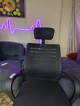 Riotrose's Live Chat Room