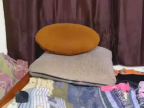 Živá chatovací místnost petite_naughtydoll