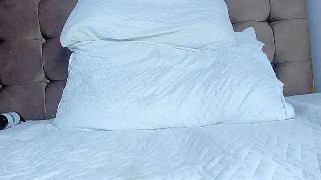 Sala de chat en directo de Aleja_cutee_
