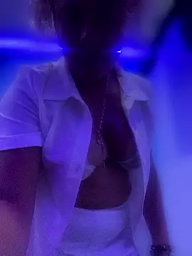 חדר צ'אט בשידור חי של AnnieSinclair