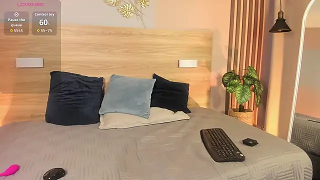 חדר צ'אט בשידור חי של ateneaa_lux