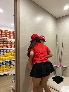 Sneaky_Cumshoot 在線直播表演