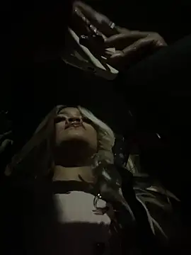 riri_brunnete élő chatszobája