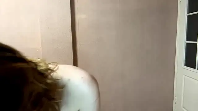 Chat soba uživo modela JosephineBulmer