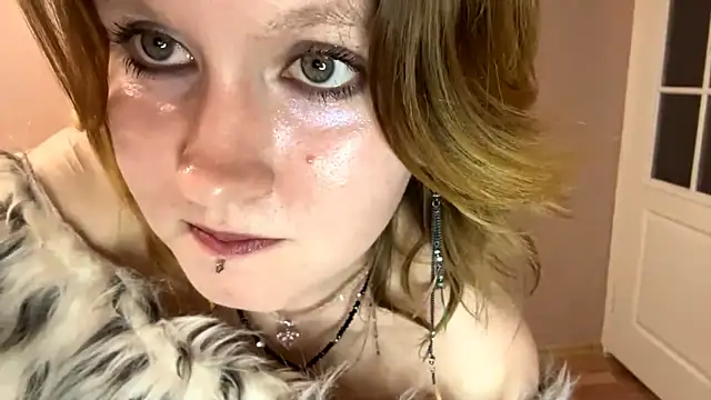 JosephineBulmer Adlı Modelin Canlı Sohbet Odası