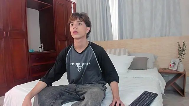 Seks show uživo modela Eliosuff na kameri