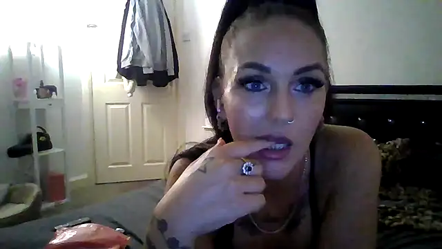 Pretty_Kizzi's Live Sex Cam Show