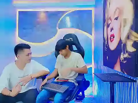 Seks show uživo modela Benjamin_Alam na kameri