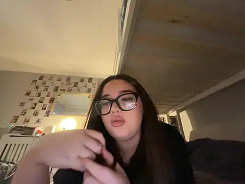 Živá chatovací místnost Cherryminxxx