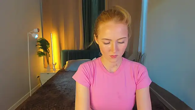 Charlotte_Smitee Adlı Modelin Canlı Sohbet Odası
