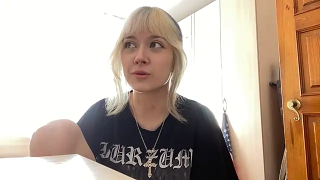 Živá chatovací místnost LeilaMirror