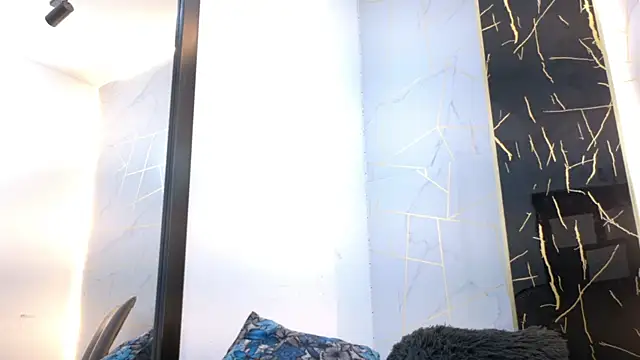 coralrouss élő chatszobája