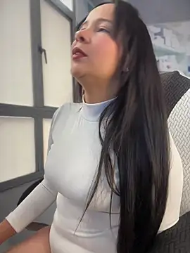 Cami_LS' Live Chat Room