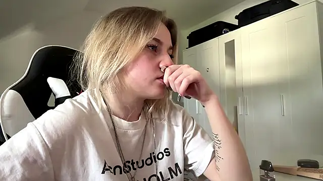 tutsiecutie – live chatrum