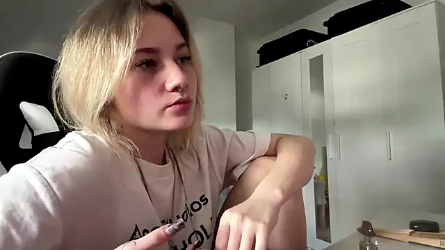 tutsiecutie – Naživo kamerová sex šou 