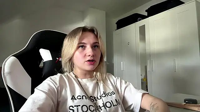 tutsiecutie Adlı Modelin Canlı Sohbet Odası