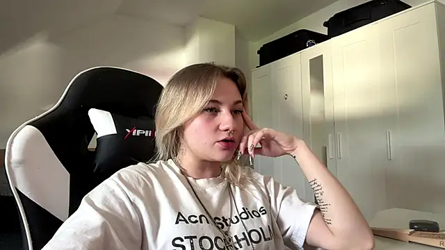 tutsiecutie – live chatrum