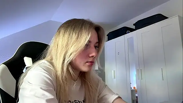 Chat soba uživo modela tutsiecutie
