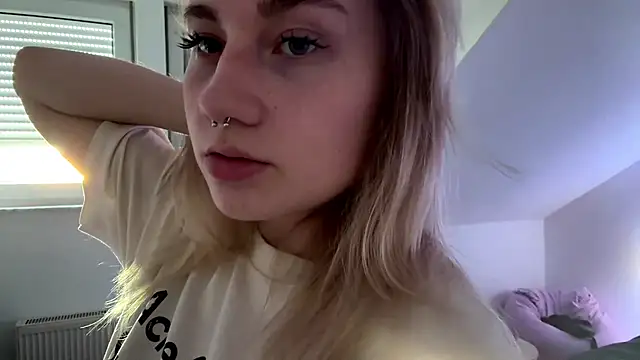 tutsiecutie Adlı Modelin Canlı Sohbet Odası