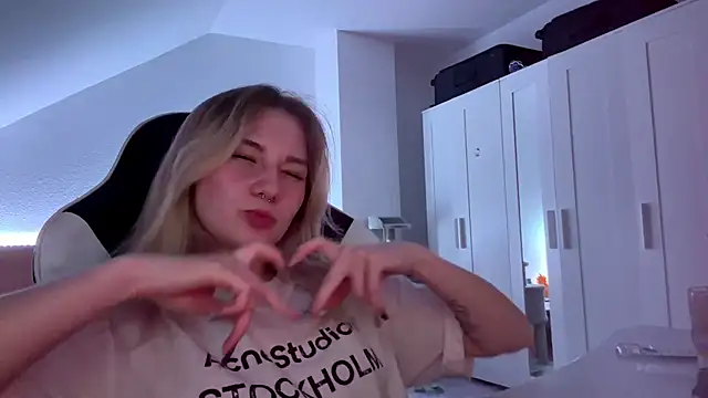 tutsiecutie Adlı Modelin Canlı Sohbet Odası