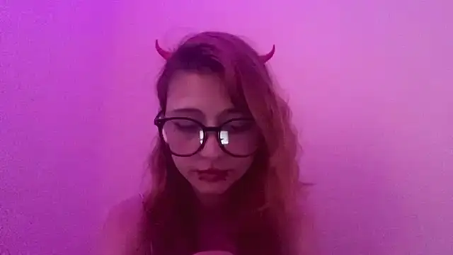 ClareTwiet's Live Chat Room