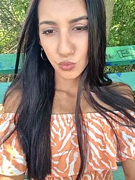 חדר צ'אט בשידור חי של AndreeaMuller