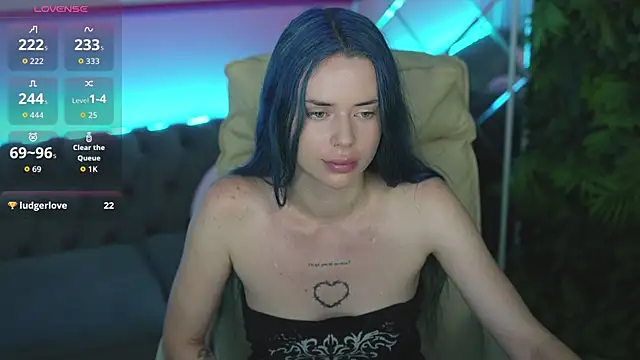ElisWild's Live Chat Room