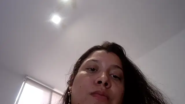 yayiz_12's Live Chat Room