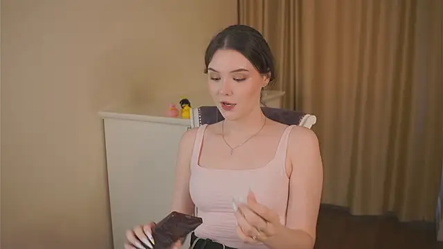 LuettaJacome's Live Chat Room