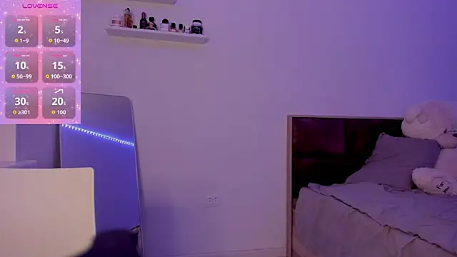 EmilyGlowing's Live Chat Room
