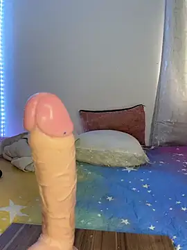 Mia_roux21's Live Chat Room