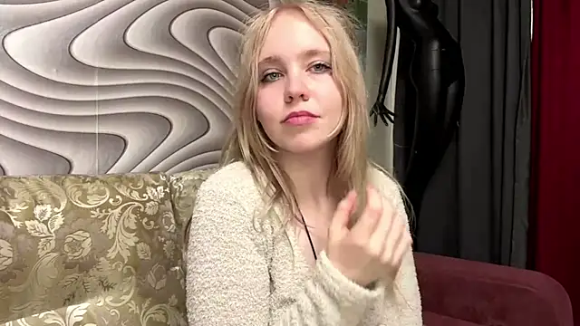 IrmgardCheli live sex-cam show