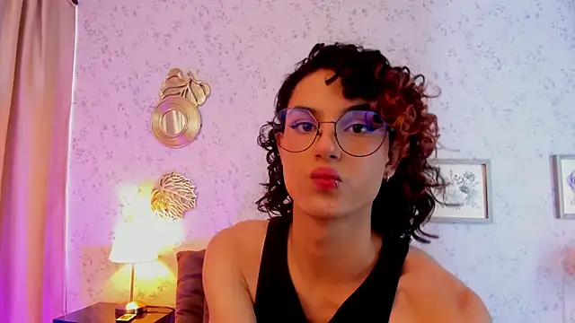 Seks show uživo modela sammyrose__ na kameri
