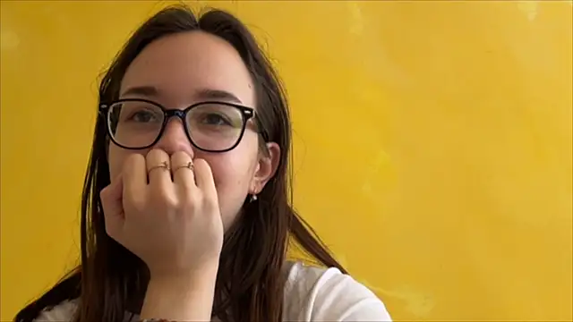 shylilyshyyy's Live Chat Room