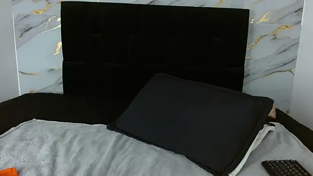 MarieNyberg's Live Chat Room