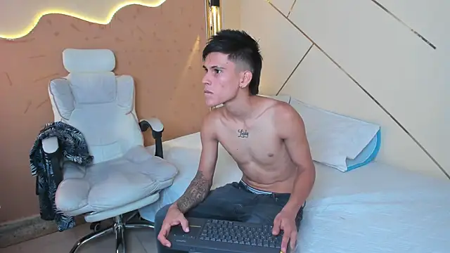 Pokazy przed seks kamerką na żywo – Thiiago_xxx